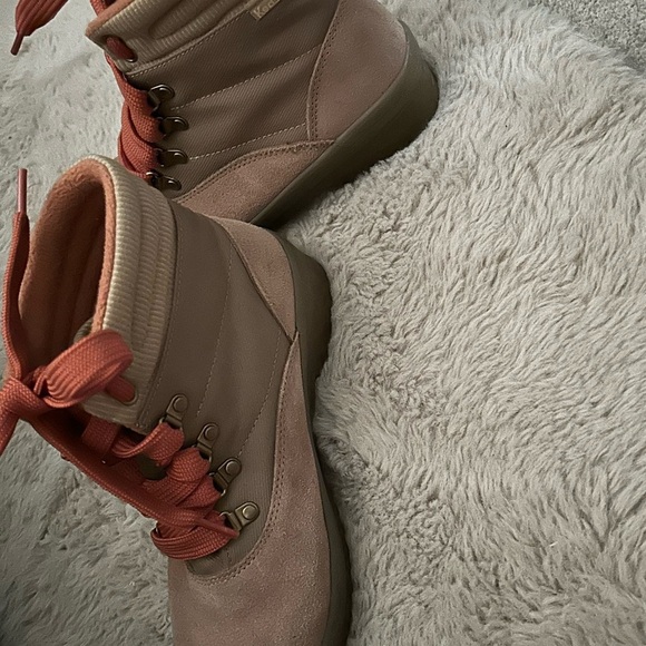 [8.5] Ked’s Beige Hiking Boot - Picture 4 of 7